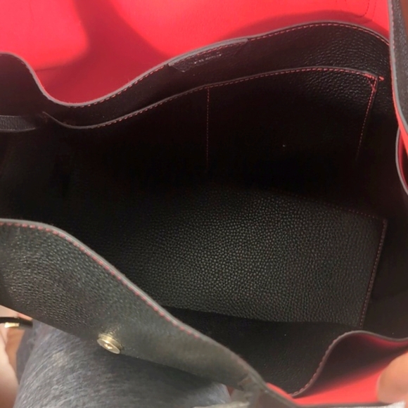 Black Shoulder Bag with attached make up bag - Picture 7 of 13